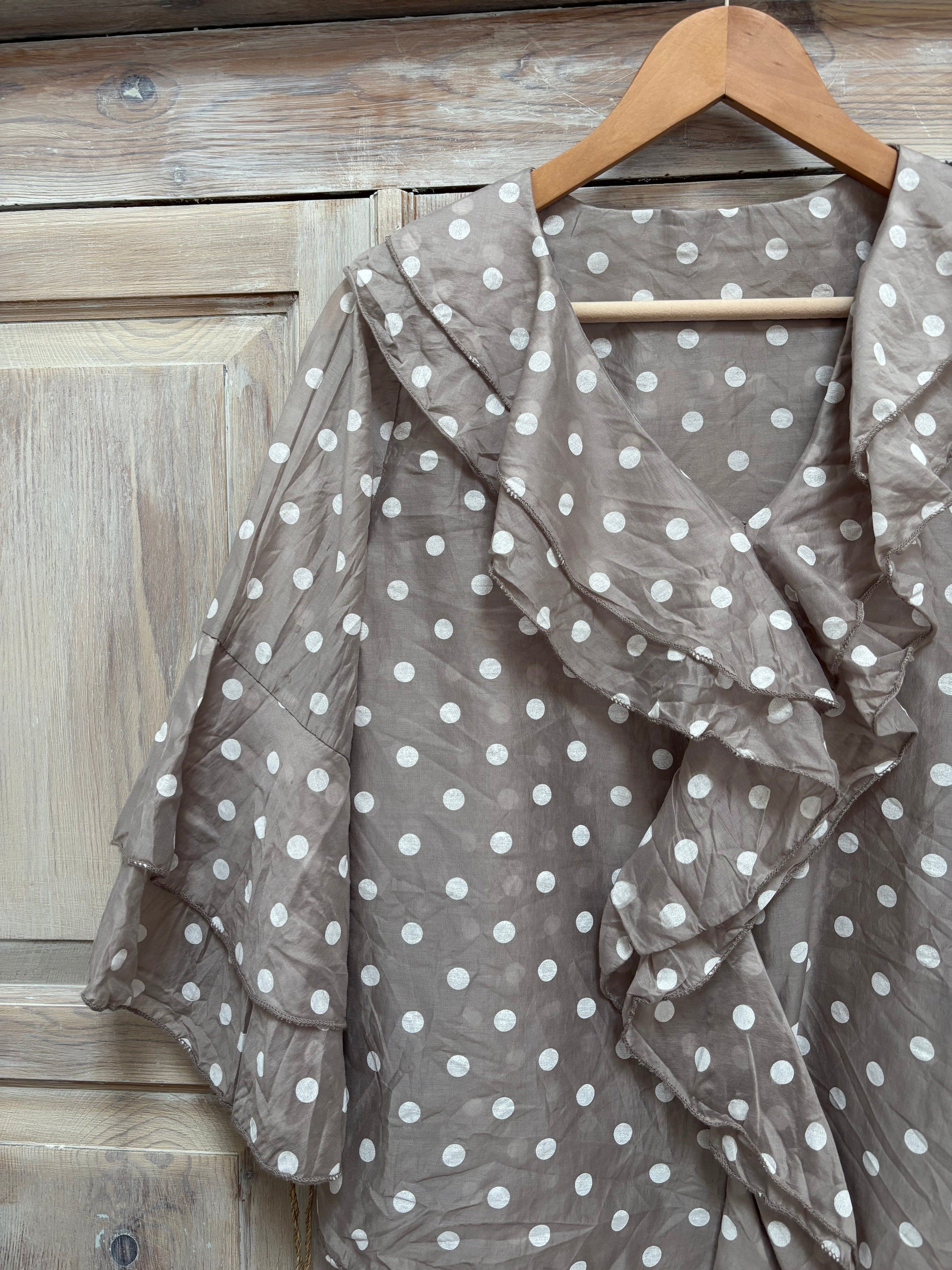 Spotty frill top