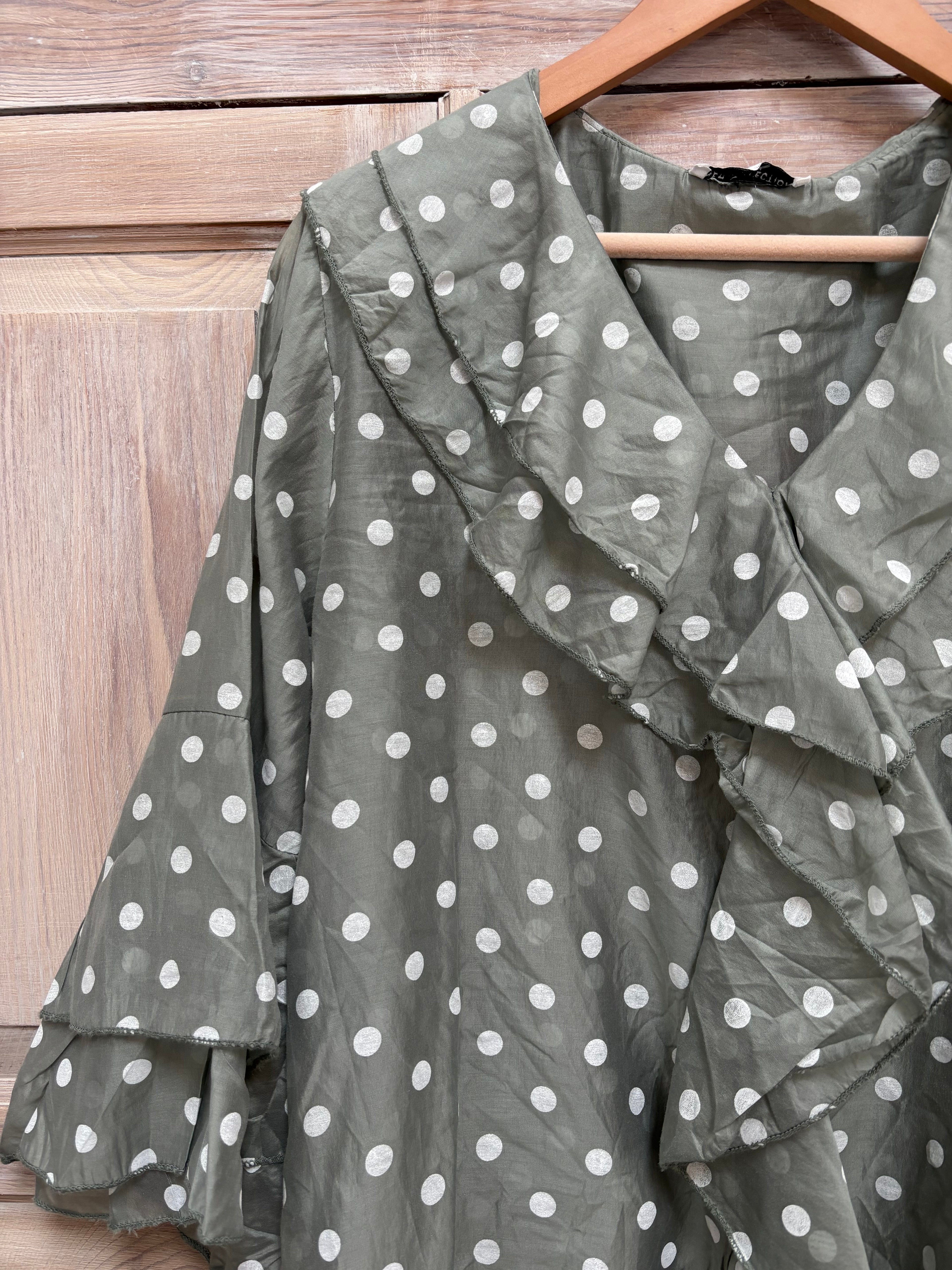 Spotty frill top